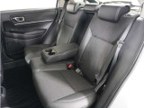 家族やご友人とBBQに行くとき、楽しさは道中の車内から始まっています!このベンチシートに座って、みんなで和気あいあい盛り上がりましょう!
