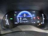 とっても見やすいメーターです。夜間時はラグジュアリーな気分にさせてくれる照明が魅力ですので、夜のドライブも楽しみになりますよ♪