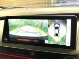 【パノラミックビューモニター】専用のカメラにより、上から見下ろしたような視点で360度クルマの周囲を確認することができます☆死角部分も確認しやすく、狭い場所での切り返しや駐車もスムーズに行えます。