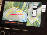 【パノラミックビューモニター】専用のカメラにより、上から見下ろしたような視点で360度クルマの周囲を確認することができます☆死角部分も確認しやすく、狭い場所での切り返しや駐車もスムーズに行えます。