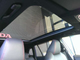パノラマルーフを装備しております。