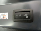 【電動バックドア】電動バックドア装備!ドアノブ・リモコンキー・車内スイッチで、ドアの開閉操作が出来ます♪