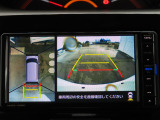 パノラマモニター搭載で車の周囲を映像で確認。同時にリアカメラで後方視界も確保できます。夜間や狭い駐車場で大変便利です。