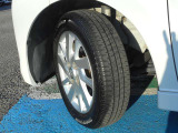 14インチ純正アルミ装着で、タイヤ溝も十分あります!
