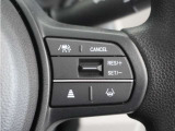 【アダプティブクルーズコントロール】予め設定した車速内でクルマが自動的に加減速。前走車との適切な車間距離を維持しながら追従走行します。【LKAS】車線維持支援システムでステアリング操作を支援。