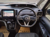 運転席 視界がよく操作しやすいスイッチ類がドライブをサポートいたします!