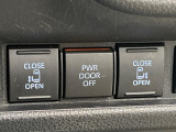 【両側パワースライドドア】スマートキーや運転席のスイッチで後席両側スライドドアの開閉が可能♪電動だから力を入れてドアを開ける必要が無く、小さなお子様でも簡単に開け閉めでき快適です♪