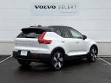 ◆バック/万が一を考え、安全性を重視する方に選ばれているVOLVO車。ドアを開閉するとその重み・厚みに驚くはず