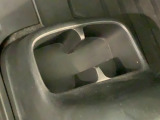 運転席、助手席間にはカップホルダーがあります。
