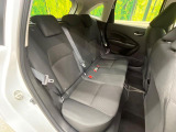 後部座席も気になるようなキズ・汚れやへたり等、大きなダメージはなく、良好な状態です。