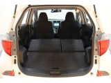 後席を格納すると大きなスペースが出来るので大きな荷物も積み込めます!