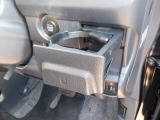 運転席の横にはドリンクホルダー備え付けです♪