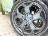 【純正15インチアルミホイール】外観にマッチした純正アルミホイールを装着しております。各種社外アルミホイールや、スタッドレスタイヤも取扱いしております。是非ご相談ください♪