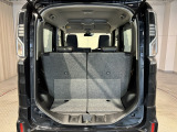 後部トランクスペースも広大です。ただ広いだけでなく積載性にも優れた形状でとても使いやすい!軽い力で開閉可能なのもメリットです!