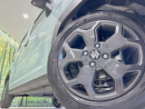 【純正15インチアルミホイール】外観にマッチした純正アルミホイールを装着しております。各種社外アルミホイールや、スタッドレスタイヤも取扱いしております。是非ご相談ください♪