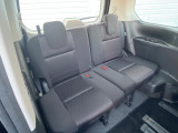 3列目シートはもちろん状態良好☆大人でもゆったりと座って頂けますので、大人数でのお出かけもラクラクです♪ご家族で、気の知れた仲間で、ドライブに行くのが楽しみですね♪