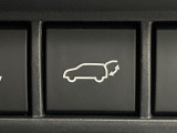 【パワーバックドア】スマートキーや運転席のボタンを押すだけでリアゲートが自動で開閉します!荷物を持っている時や、高い位置にあるバックドアを閉める際に便利な機能です♪