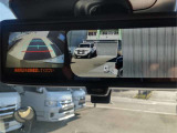 デジタルインナーミラー装備。 車両後方カメラの映像をミラーに映すことが出来、後席に人や荷物があって後方が見えづらい場合でもしっかり視界を確保することが出来ます。