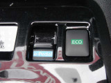 e-PedalのON/OFFスイッチとECOモードON/OFFスイッチです。 ※個人的には両方ONにして、プロパイまたはワンペダル走行でリーフに乗ってます。プロパイはアクセルペダルを踏む必要がないので疲れませんよ。