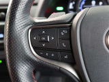ステアリングスイッチ付き。前方から目を離すことなく操作することが可能です。