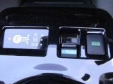 e-PedalのON/OFFスイッチとECOモードON/OFFスイッチです。 ※個人的には両方ONにして、プロパイまたはワンペダル走行でリーフに乗ってます。プロパイはアクセルペダルを踏む必要がないので疲れませんよ。