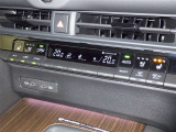 【オートエアコン】お好みの温度に設定して頂くと、車内の温度を自動調整♪快適にクルマの中を過ごして頂けます。