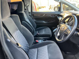 高いホールド性で運転姿勢が安定します。長距離ドライブでも疲れにくいのが魅力です。快適なドライビングライフをお送りください♪