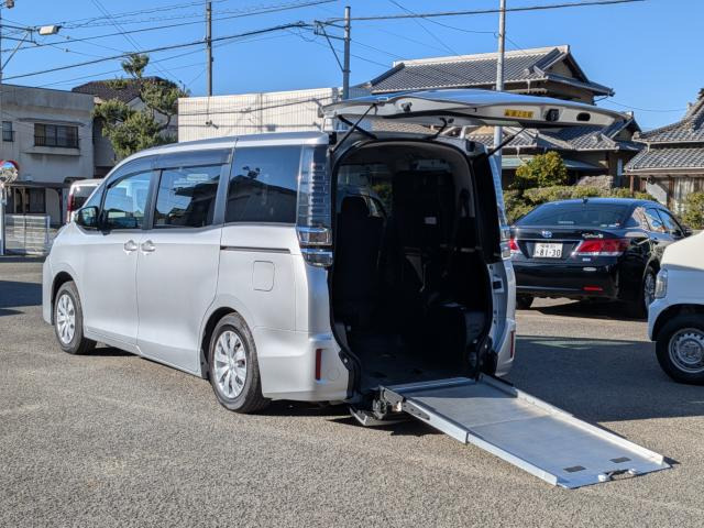 ヴォクシー 2.0 X 車いす仕様車 スロープタイプ タイプ2