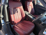 レッドのレザーシート