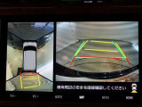 パノラミックビューモニター付きです。車両を上から見たような映像をモニター画面に表示。運転席からの目視では見にくい、車両周辺の状況をリアルタイムでしっかり確認できます。