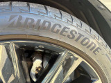 ブリヂストンタイヤを装着しております。