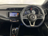 ハンドル周り 左側、車両情報切り替えスイッチ、オーディオ操作スイッチ!右側、プロパイロット機能スイッチ付き!