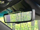 【デジタルインナーミラー】後席の大きな荷物や同乗者で後方が確認しづらい時でも安心!カメラが撮影した車両後方の映像をルームミラー内に表示。クリアな視界で状況の確認が可能です!