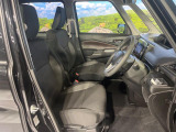 運転席シート廻りは使用感も少なく、良好な状態となっています。前オーナー様が丁寧に使っていたことがよくわかりますね。