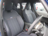 運転席・助手席にシートヒーター装備済でございます!