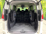 後席を格納すると、これだけの広さが!シーンに合わせたシートアレンジで、大きな荷物も積むことが出来ます♪