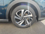 純正アルミホイールで統一感があります
