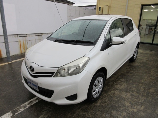 ヴィッツ1.3 F シエル 4WD