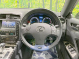 【ステアリングスイッチ】運転中、前方から目線をそらすことなく、オーディオ等の操作が可能な便利機能!安心&快適なドライブを演出してくれます♪