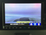 【バックカメラ】運転が苦手な方も車庫入れラクラクです!ギアをリバースに入れれば自動的に切り換わりますので、面倒な操作は不要です♪狭い駐車場もお車を傷つけず安心ですね!