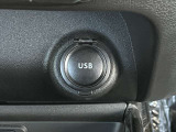 スマホや音楽プレイヤーを接続可能なUSB端子付き!