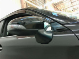 ドアミラーは電動格納機能もあります。駐車する際にこの機能があると大変便利ですね。