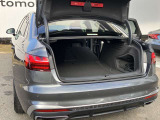 開口部が低く設定されているので、荷物の積み下ろしがスムーズに行えます。更に分割可倒式リアシートの採用でシートのバックレストを倒すと、大きく長い荷物も積み込めます。