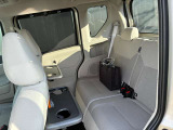 後部座席もゆったりお乗り頂けます♪テーブルやサンシェードも付いてます!(*^^)v