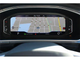 デジタルメータークラスターDigital Cockpit Pro。基本の速度計とタコメーターの表示に加え、ナビを大きく表示することもできます。画面の切り替えはステアリングホイールのボタンで簡単に操作できます。