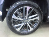 お洒落は足元から♪純正アルミホイール装着です!