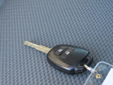 キーレスキーエントリーで車外からドアの開閉も楽チンですネ