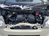 エンジンルームの画像です。店舗にて現車の確認もいただけますので、お電話で在庫のご確認の上是非ご来店くださいませ!!!ワクワクするクルマ選びをご提案します!