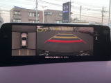 狭い場所での駐車やすれ違いなどでより的確な運転操作に役立つ360&deg;ビューモニターが装備されています。