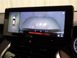 パノラミックビューモニターシステムが付いているので車の上から見た映像が確認できますよ。
